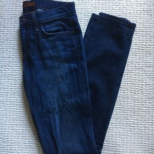 Joe’s Jeans, Alia. size: 26. straight leg.